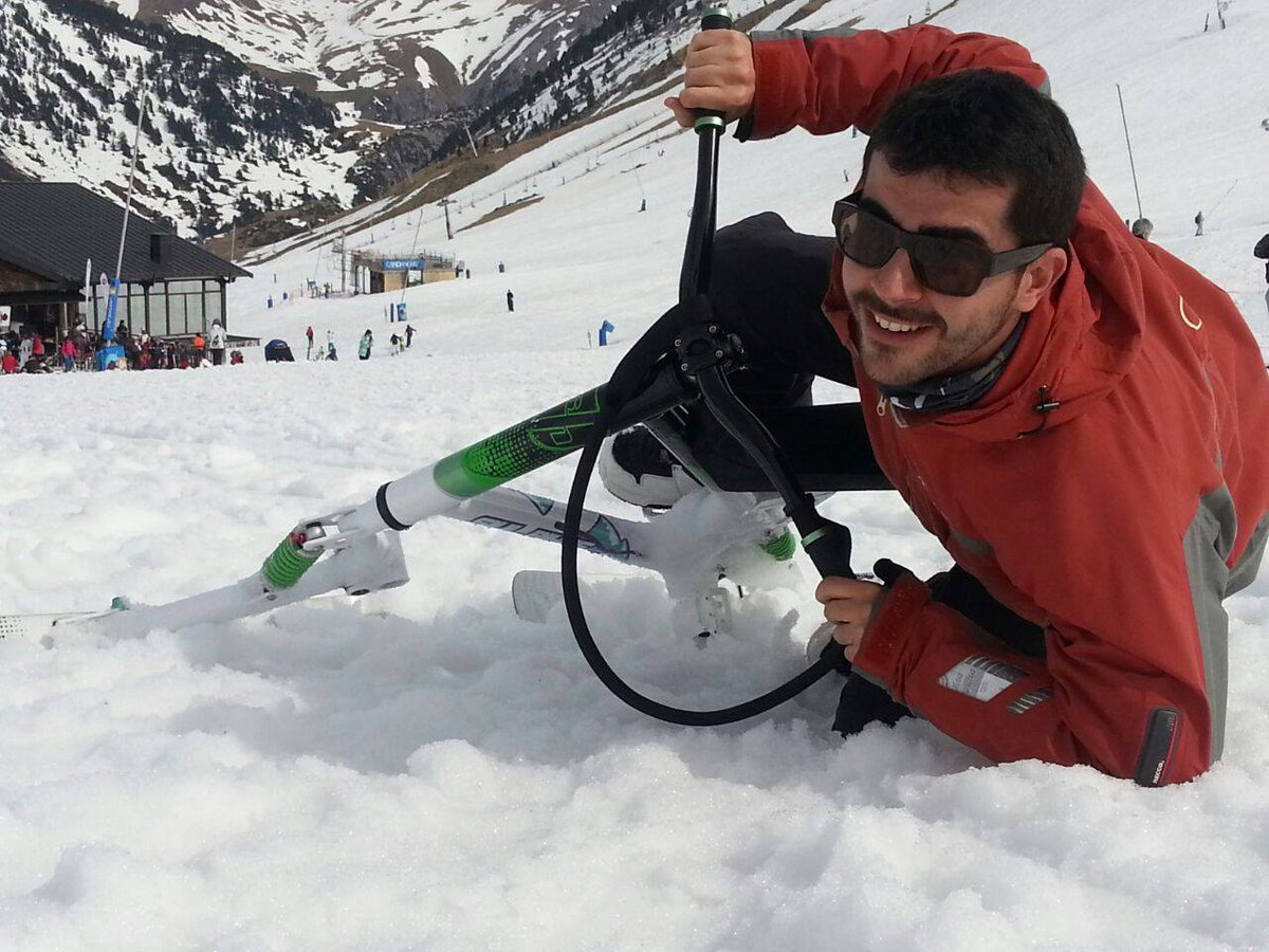 12UEM2015's tweet photo. #diadeljuego #UEduca ¡Practicando un poco con las skibike de Siulbikes en mi tiempo libre! Carlos Velasco Alonso http://t.co/iU2r2LtN81