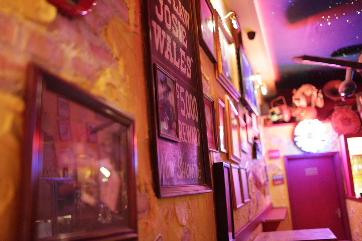 fly_johnnyfly's tweet photo. Having a party? Reserve your table @fly_johnnyfly and enjoy the atmosphere, ice cold beers 
OPEN UNTIL 1AM SATURDAYS http://t.co/FspajdNSrg