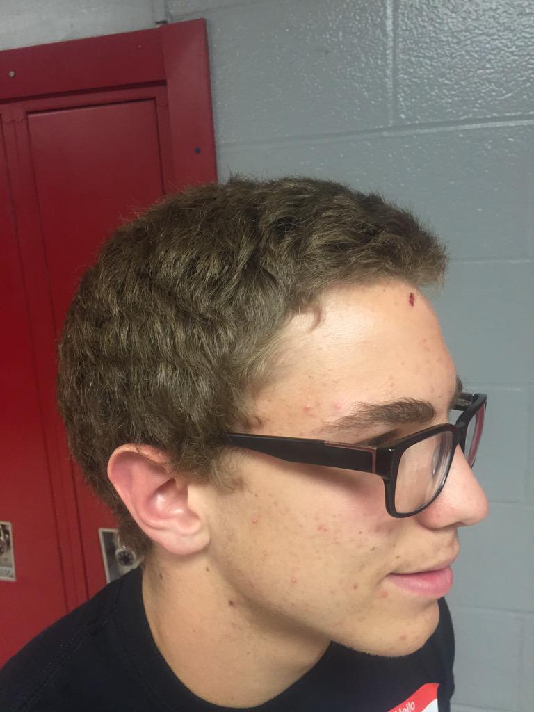 kendolllaz's tweet photo. 450 Retweets for Fries to get an inverse Mohawk 😂😂😂😂 @BigFreeze59 http://t.co/UDjGFnowdM