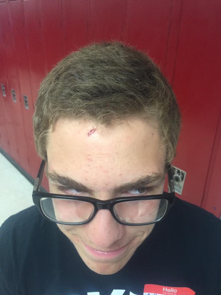 kendolllaz's tweet photo. 450 Retweets for Fries to get an inverse Mohawk 😂😂😂😂 @BigFreeze59 http://t.co/UDjGFnowdM