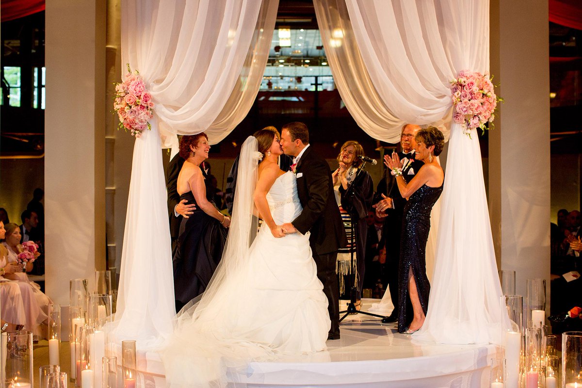 Proper etiquette for parents of the bride and groom: bit.ly/1AuITfm