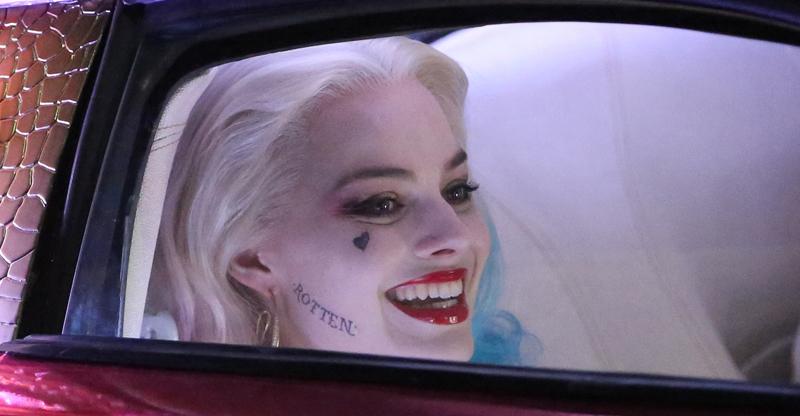 screencrushnews's tweet image. New, hi-res photos of Batman attacking The Joker and Harley Quinn on the ‘Suicide Squad’ set: screencrush.com/suicide-squad-…
