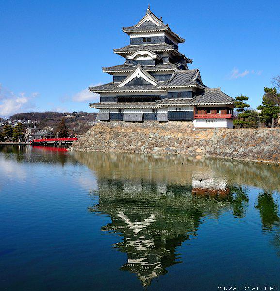 Muzachan's tweet image. The 2000th #Japan #Photo of the day, #Matsumoto #Castle dazzling reflection bit.ly/1SCb6GC