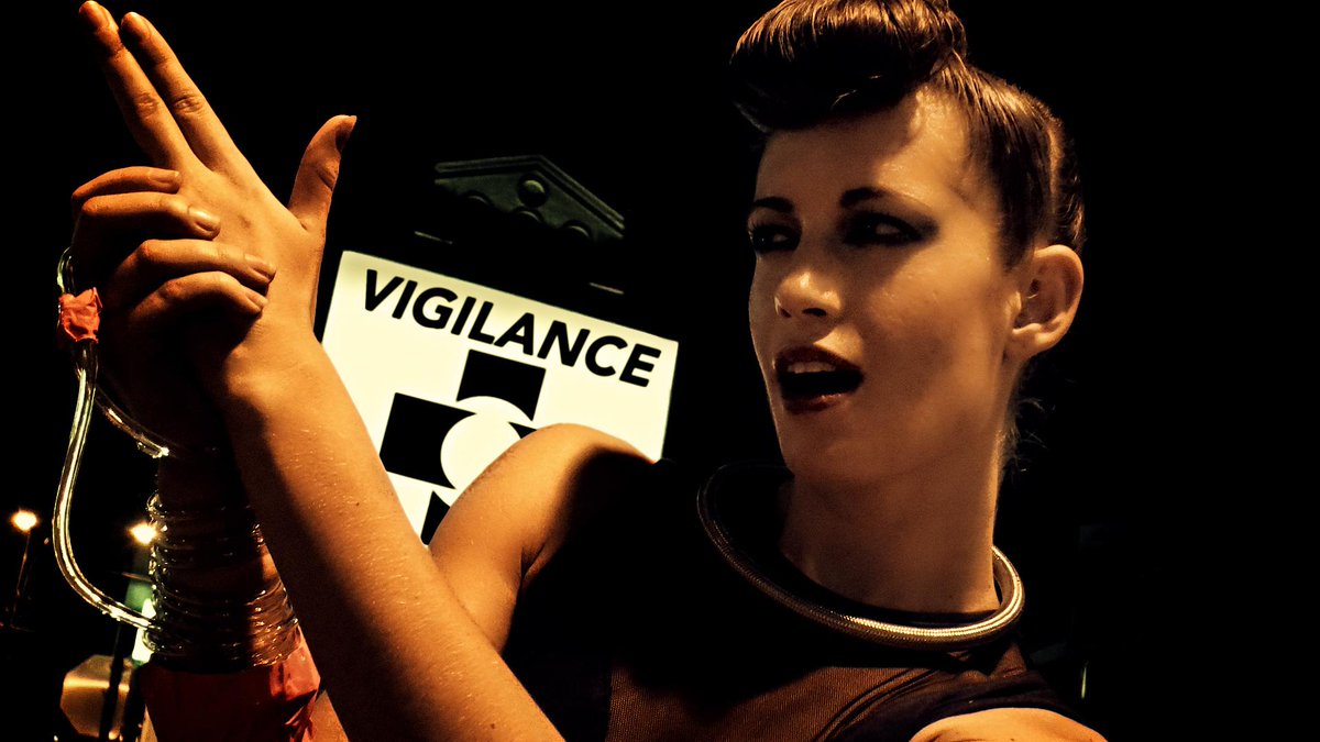 #3000milesfromhollywood means leaving tags on costumes so u can return #BrooklynFilmFestival bit.ly/1IZhrcf