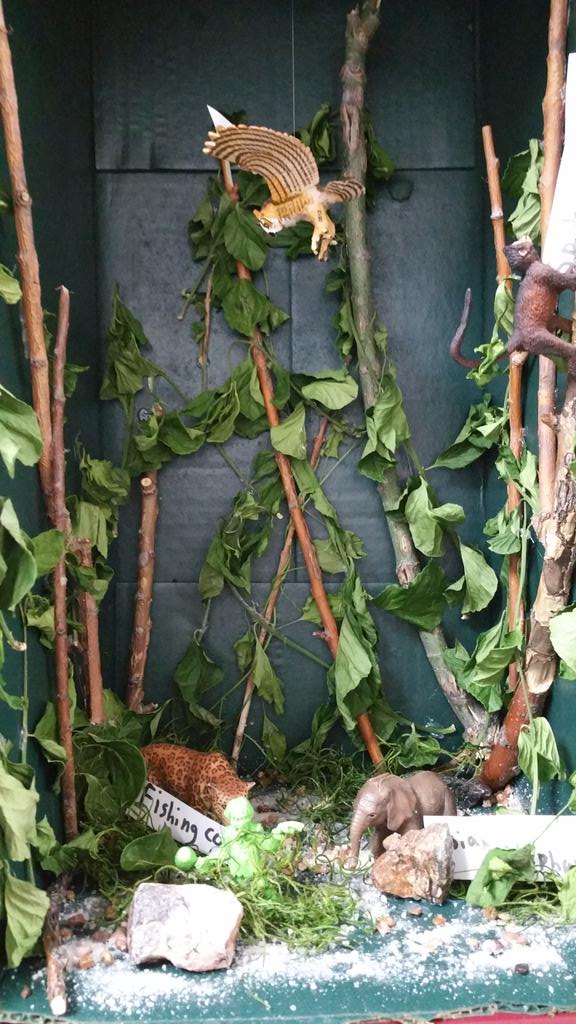 MilleyEDU's tweet image. Listening to #c2enexus7 present their @DenverZoo dioramas to the class. They learned so much! #edtechlearning