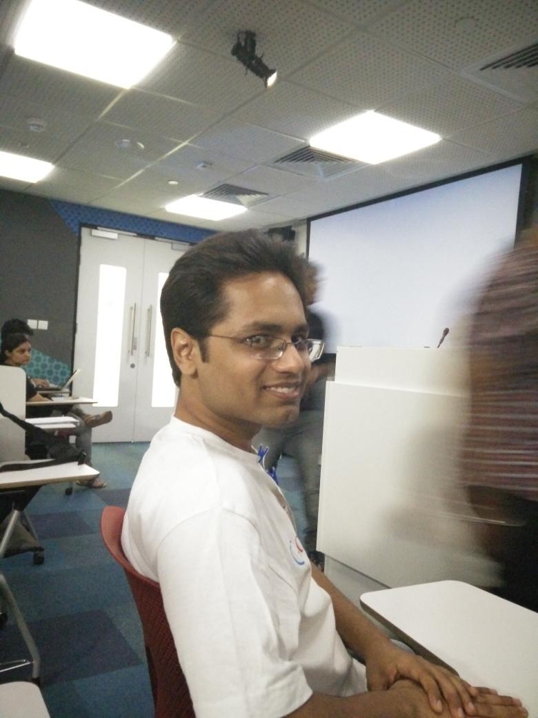 guy_android's tweet image. So excited! 😂 😍 😜“@luckylavish: The epic guy spotted at io 😂😂😂 #gdgnd #io15extended http://t.co/fz20uPvhCM”