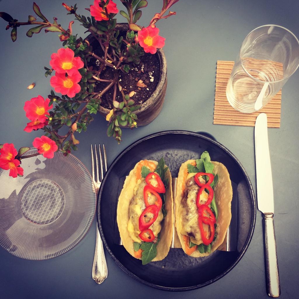 ABCCocina's tweet photo. #TBT to the #burgertaco from our opening menu! Happy #NationalBurgerDay! #burgertacocominghome @jeangeorges http://t.co/VUiSGm21v4
