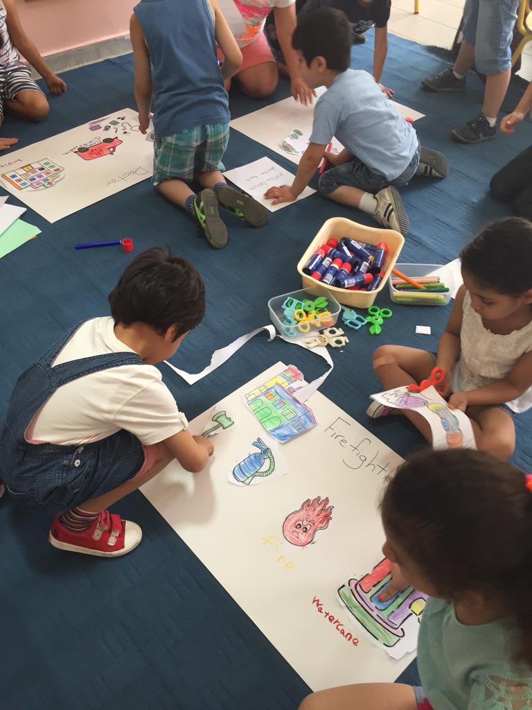 Rolaaldraini's tweet image. KG3 #UBD #performancetask #communityhelpers #book #@DawhaHighSchool