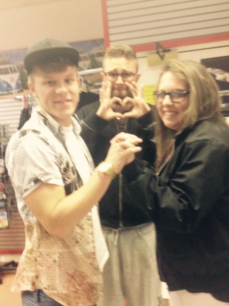lovebailey02's tweet photo. @BoxxRecords @NathanGrisdale #PicWithNath bad quality but I love this πππ http://t.co/a8SCiREf5u