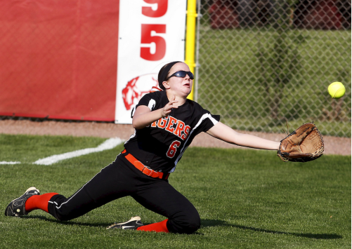 Softball: Barrington beats Crystal Lake Central for 14th straight regional title shawurl.com/1xjq
