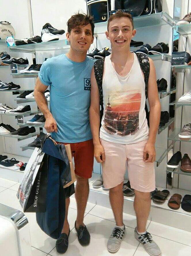 CanadianIcon's tweet image. I can finally be one of those people that say they spotted a band member in their local mall @MattWebbMT