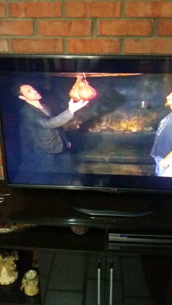 fonseca8424's tweet image. @Zonfrillo watching #NomadChef every thursday on TLC. Please come to México!!! You enchant me!!!