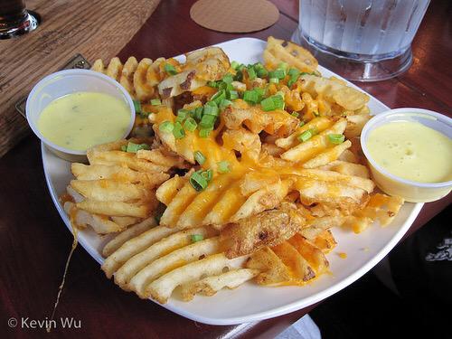OKMmedia's tweet photo. HUSKIES, #pachos for sale tmrw AT LUNCH in the BUS LOOP! 5$$ a plate! RT to save a life #pride #celebrationday 👬👫👭 http://t.co/l3euMw7kJh