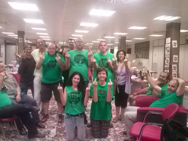 PAH_MOLLET's tweet photo. .@PAH_Mollet ante la respuesta d #Monras y .@PSCMollet, damos nuestra respusta. Ilegalidad las q vosotros cometeis. http://t.co/4i4SjVUs32