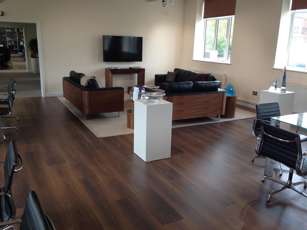 Now looks like this #Glancyfawcet #Manchester <a href="/BerryAlloc_NL/">BerryAlloc</a> Walnut Laminate #stunning floor