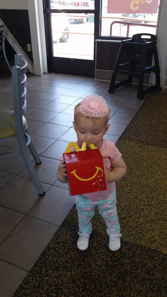 Jacklne_Clark's tweet photo. #Firsthappymeal #mcdonalds http://t.co/Zz0nX9USrR