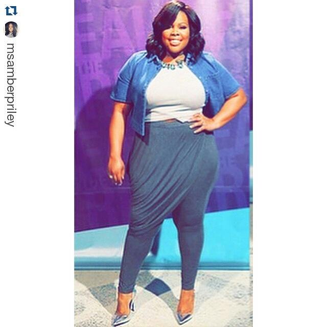 simplyamberiley's tweet photo. @MsAmberPRiley teaching you how to be perfect...❤😍 http://t.co/zuzOeGmlWe