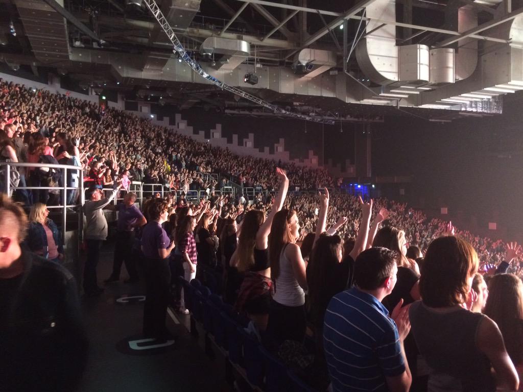 AndyHemmings66's tweet photo. Was great to c how the dudes r doin .
Dublin u were loud as !!!! http://t.co/GO6NR8mh1m