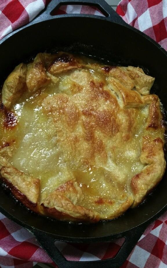 M_Nashville's tweet photo. Fresh Peach Cobbler anyone?
#desserts #littlebiteofheaven http://t.co/H2rZtG4Yyr