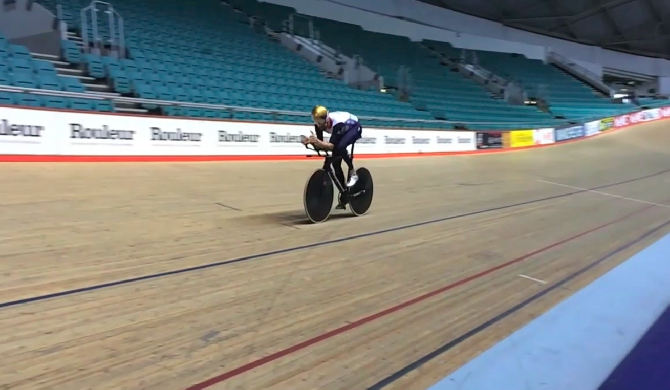 Cyclingnewsfeed's tweet photo. #ICYMI 
Bradley Wiggins' Pinarello Bolide HR - First glimpse of Hour Record bike | http://t.co/sqmjFq3sEa http://t.co/T3Xv8vg8aZ