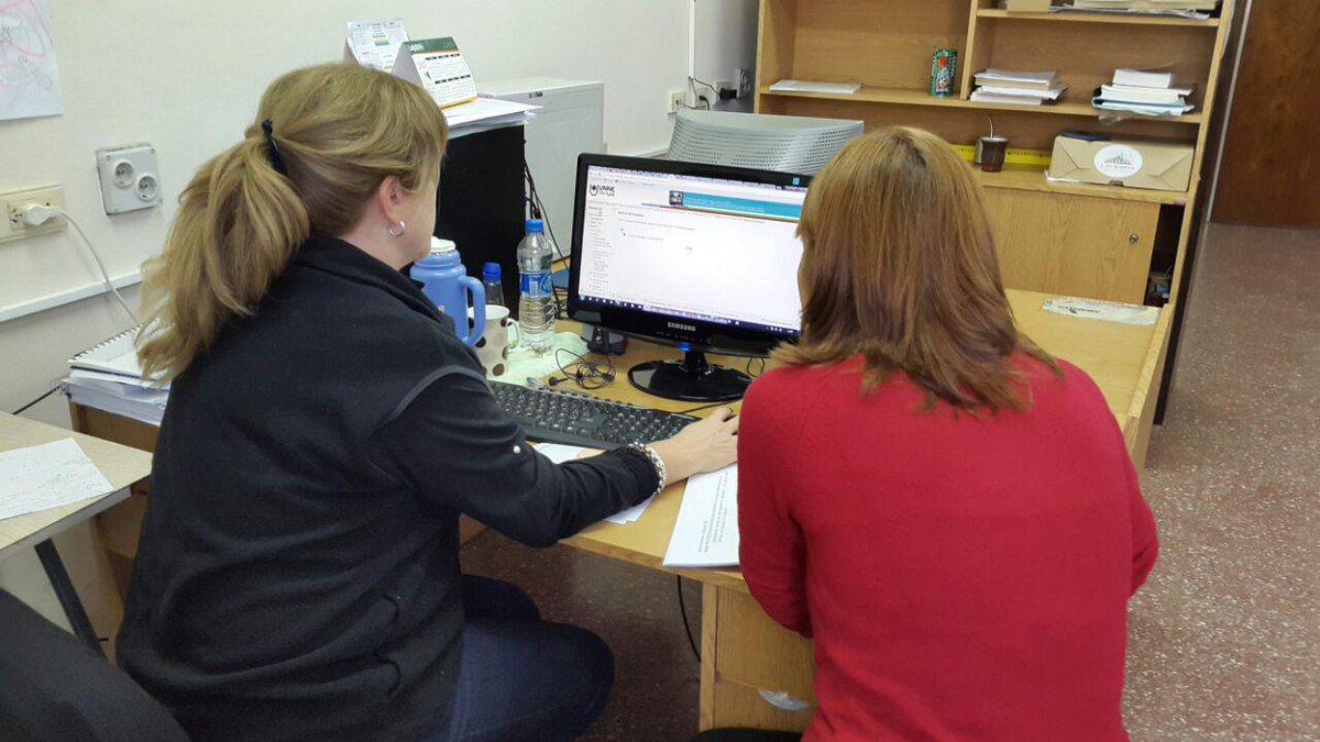 IrisMeretz's tweet photo. #EVAcomoapoyopresencial Realizando las actividades del aula grupal con @SStelaFerreyra http://t.co/HeSUOKaLlI