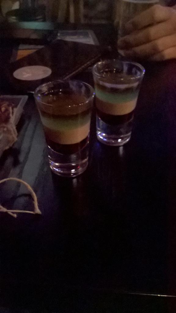 SchTeTa's tweet photo. Bih vcras u #WitchBar-u ljudi prave sjajne koktele i shotove. #vampiricaSamoubica http://t.co/PjK4iEz0vd