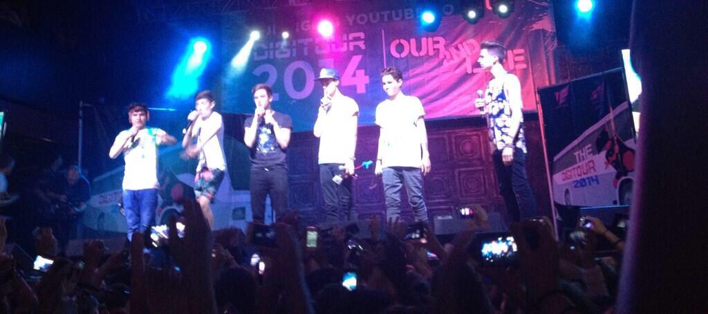 jackiecasenavy's tweet photo. Can't believe it's already been a year sine @DigiTour #o2ltour I miss it so much :( @zoemackenzie8 @kelsey__lin http://t.co/1LtdOIFyTQ