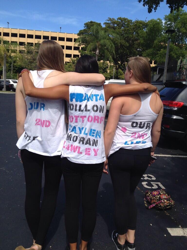 jackiecasenavy's tweet photo. Can't believe it's already been a year sine @DigiTour #o2ltour I miss it so much :( @zoemackenzie8 @kelsey__lin http://t.co/1LtdOIFyTQ