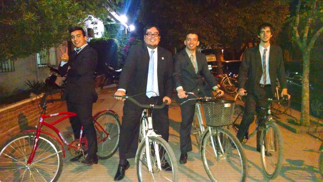 SimulArg's tweet photo. #Simularg viaja en bici #SembrandoEmpresarios http://t.co/3qh9pRvr9J
