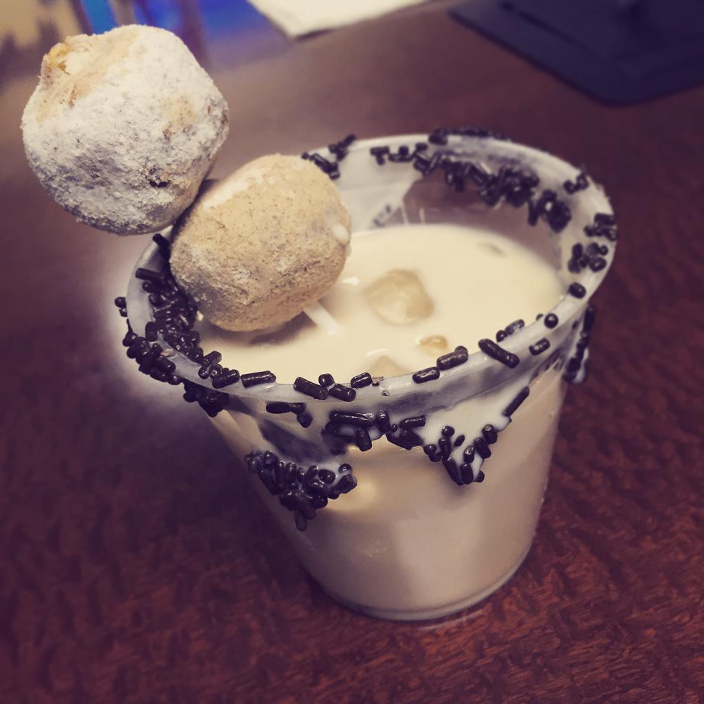CraftBrewGames's tweet photo. A chocolate covered donut cocktail for @DonutSlinger completion celebration! #drinks #gamedev http://t.co/BBSZ7bFfbE