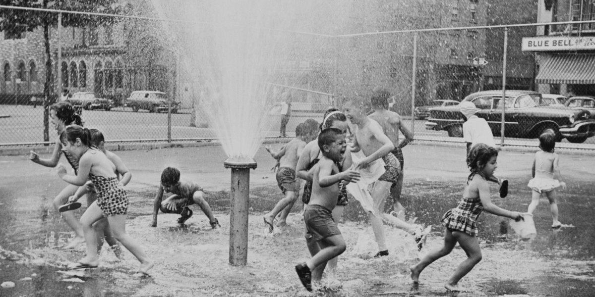 HuffPost's tweet photo. 23 vintage photos that show what summer fun looked like before the internet http://t.co/75tWEw1CpY http://t.co/RZdEc9EPTn