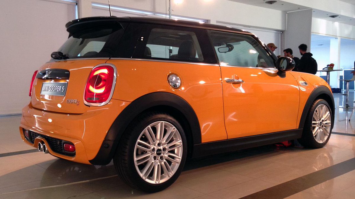 visionmotor's tweet photo. El Nuevo MINI en Argentina: 3 cil, 1.5 T de 136 CV (U$S 65.000) y 4 cil, 2.0 T de 192 CV (U$S 75.500) @MINIARGENTINA http://t.co/rVAzBtTvP3