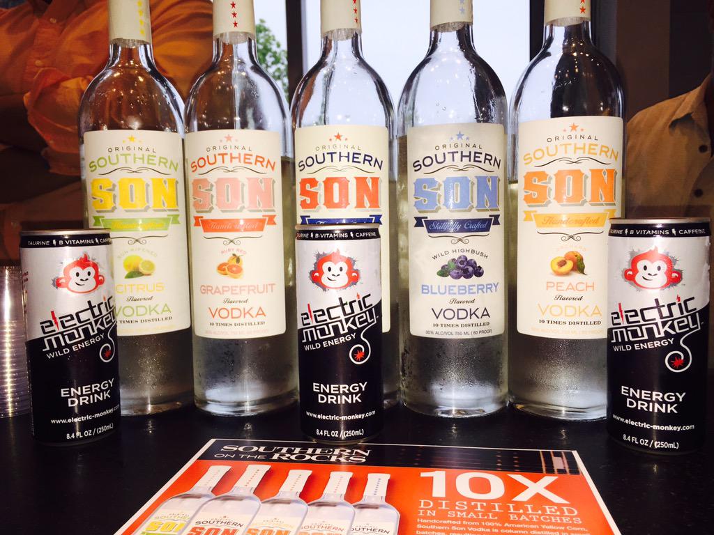 EnergizedMonkey's tweet photo. @SouthrnSonVodka &amp; #ElectricMonkey drinks @EagleRock_GA #Delicious @AtlantaBeverage #BlueberryMonkey @KnoxBev http://t.co/M7gLOvAGZb