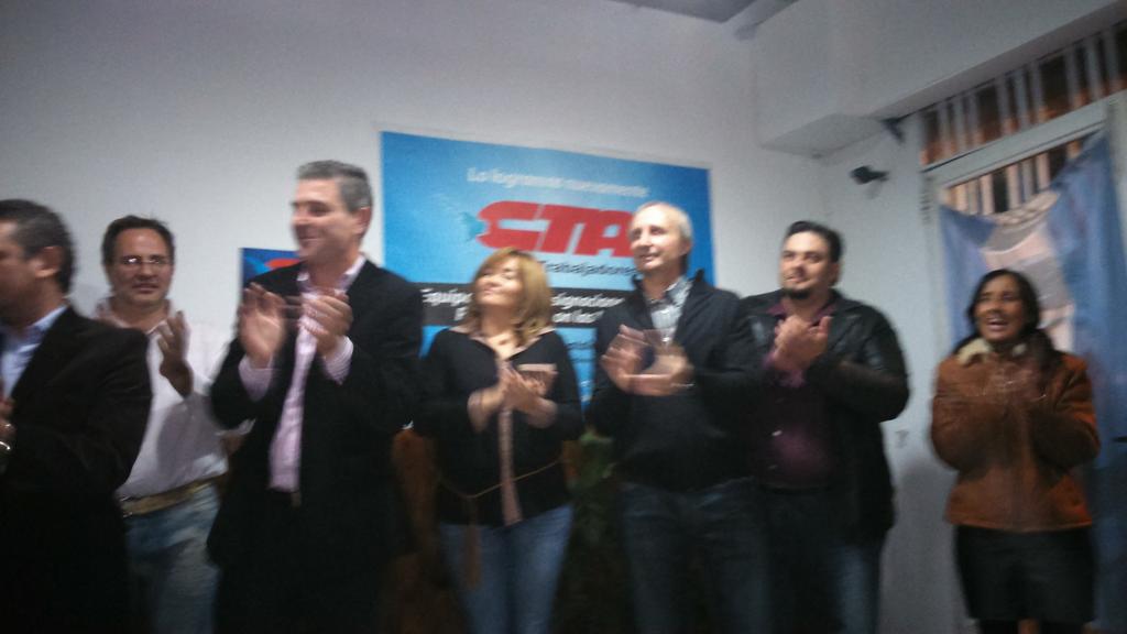 gustavocorrea77's tweet photo. Asumieron las nuevas autoridades de upjcm @MartinCain conducción un abrazo y felicitaciones http://t.co/xlm5XsQ6Fi