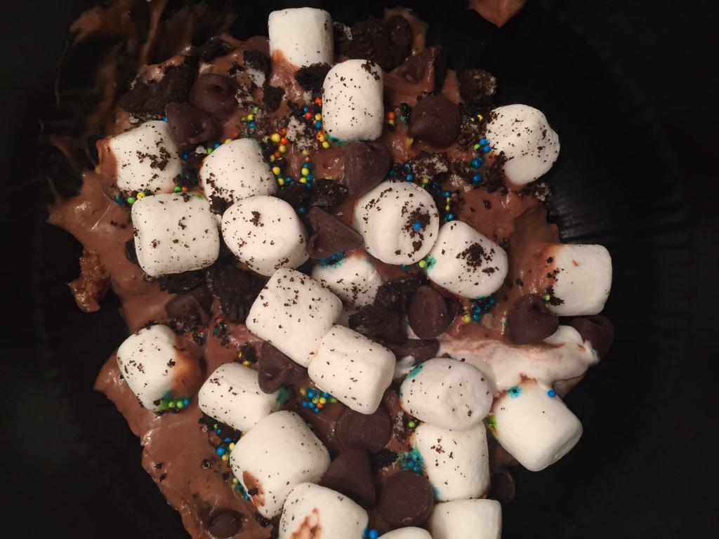 Riveratttt's tweet photo. I'll make sure @katelynhanson1 doesn't eat this and gets it to you tomorrow @mchone_dalton ๐๐ #chefwhitney๐ด http://t.co/xzLZ1t4IQk