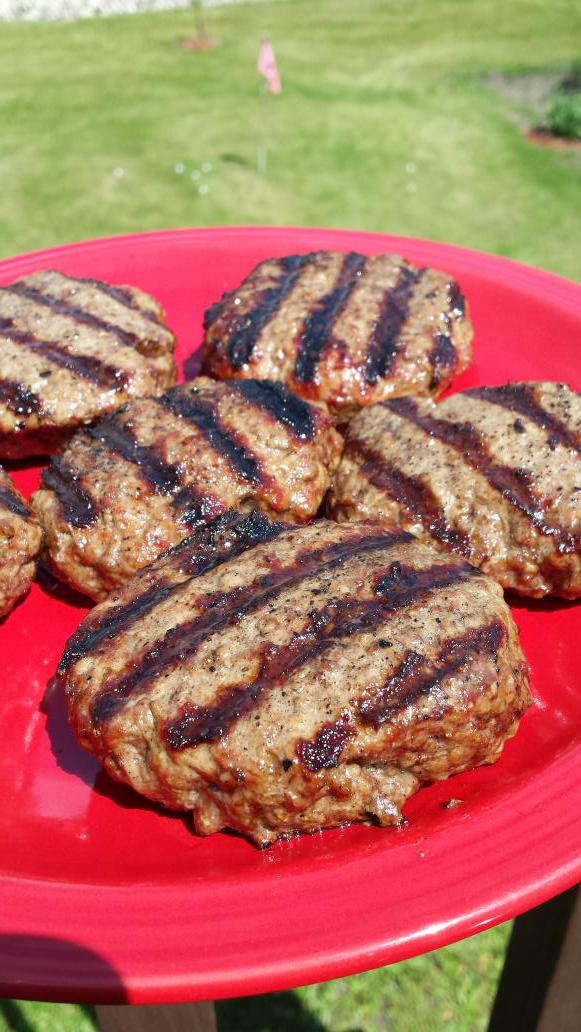 jwates26's tweet photo. @Charbroil #NationalBurgerDay #TopThatBurger #AlwaysFunChats#TeamAppleSmoke http://t.co/4OV1IkGtbX