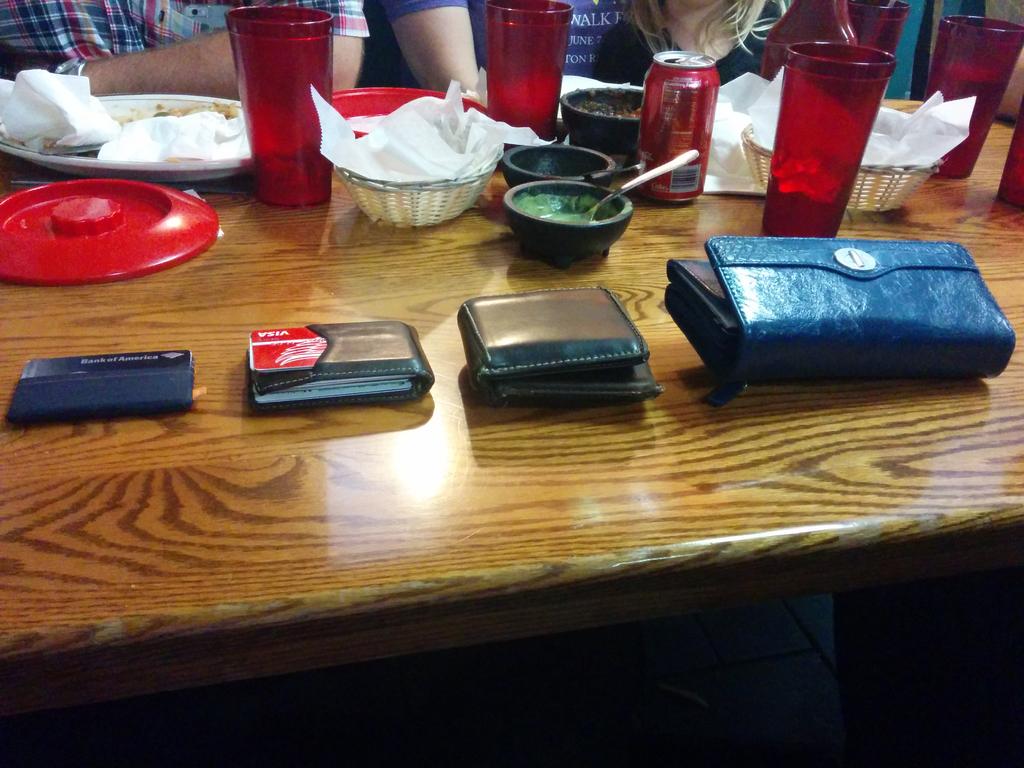 toreym's tweet photo. @minwallet thanks for giving me the most comfortable seat at dinner! http://t.co/CRlhzTfsL4