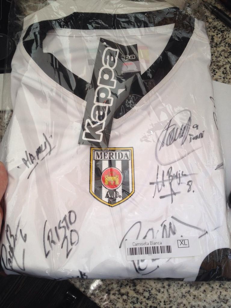 HostalAnas's tweet photo. ¡HOY sorteamos la camiseta de los campeones firmada!
 Para participar tan solo debes seguirnos y hacer RT.
#RoadTo2B http://t.co/xYtR2cyWwn