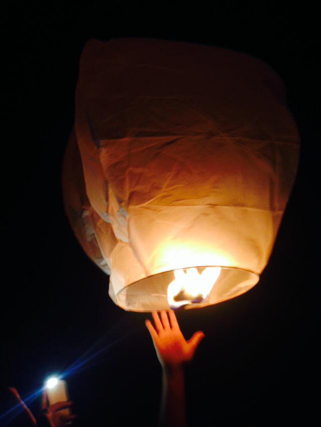 cbesa_guelph's tweet photo. Check out these sweet fire lanterns... What was your wish? #CABSLove #ECLR2015 @TheLandPTBO http://t.co/tSbAfqMGqV