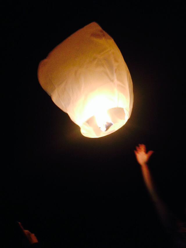 cbesa_guelph's tweet photo. Check out these sweet fire lanterns... What was your wish? #CABSLove #ECLR2015 @TheLandPTBO http://t.co/tSbAfqMGqV
