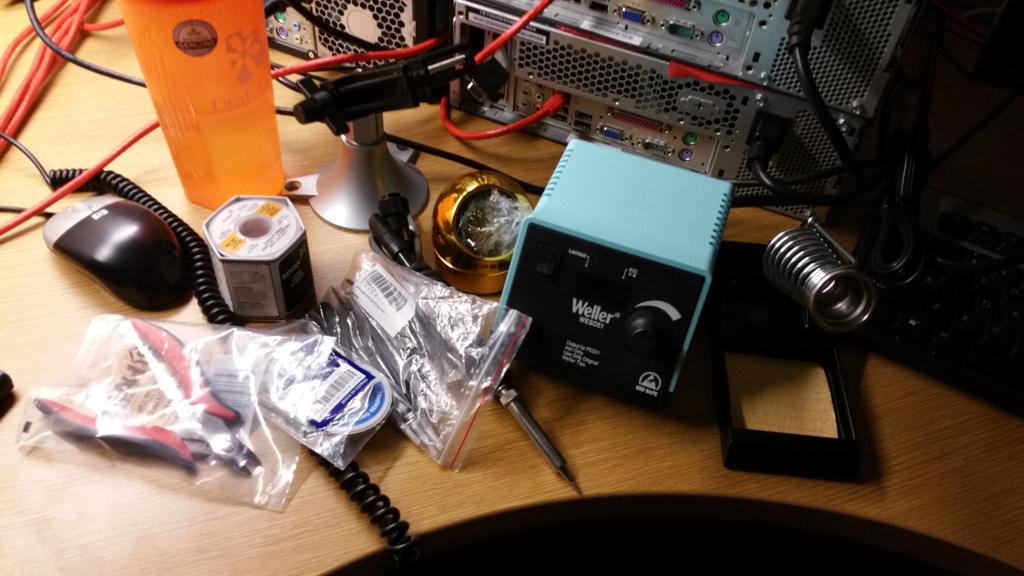 Animcogn's tweet image. Just got an awesome new soldering kit from my amazing dad @mindjuju :D Great way to start the new summer!