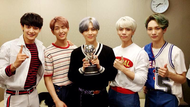JongKeyPH's tweet photo. #SHINeeView2ndWin
(c) SMTOWN GLOBAL http://t.co/pq6LeUnyis