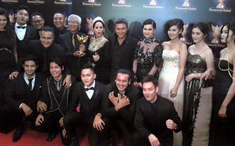 sam_zylgwyn's tweet photo. Drama seri terbaik di PGA awards 2015....aummmmmmm🐅🐅🐅🐅🐅🐅🐅 http://t.co/Oglk87RlkK