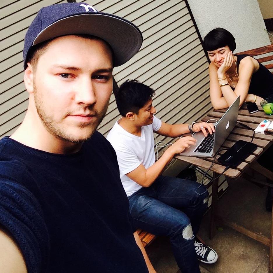 jonasmengler's tweet photo. great times in Tokyo! #MussashiPublishing #Soundgraphics http://t.co/B1aUZtFpl1