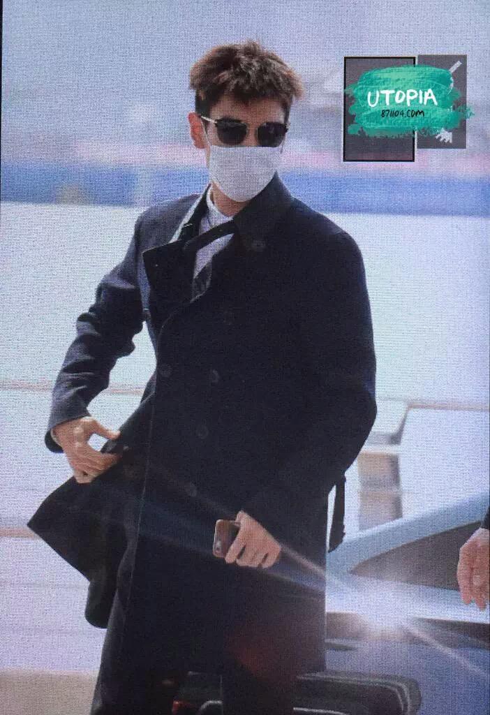 [29/5/15][Pho] BIGBANG @ Sân bay Incheon đến Quảng Châu, TQ CGJTeJmUoAE054c