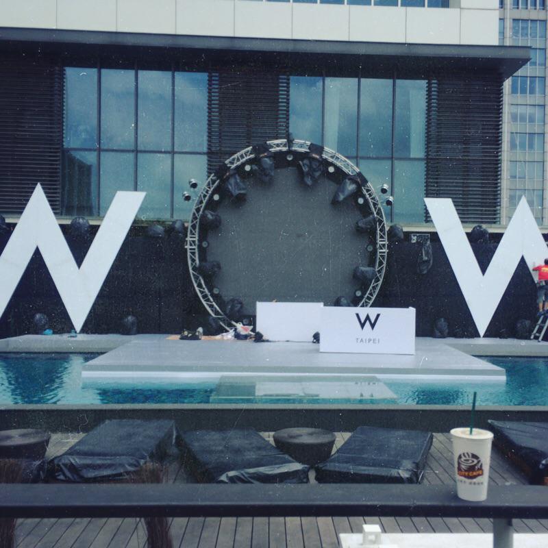 keliamoniz's tweet photo. This should be fun 📍 Tonight at the @wtaipei Celebrating #25YearsOfROXY @roxy @roxyjapan #LetsGetFancy http://t.co/DRPjhr6Imk