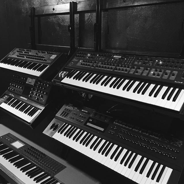 angelolomelo's tweet photo. Nothing can replace the raw sound of analog circuitry #Techno #minimal #davesmith #moog #studio #synthwall http://t.co/4cS3CArR9M