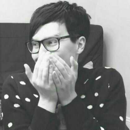 Layouts_Lester's tweet image. Phil Lester "Black and White" Please rt/fav if using and as always leave me credit  💙