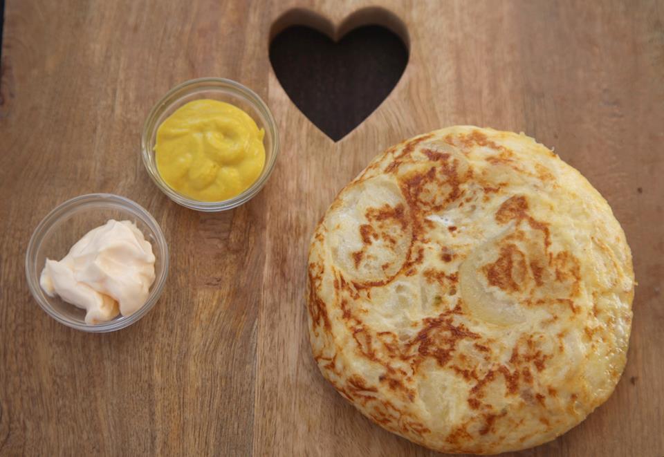 Ikuti semua petunjuk kami untuk membuat Spanish Omelette. Ole! #OliveOilRecipes bit.ly/SpaOm