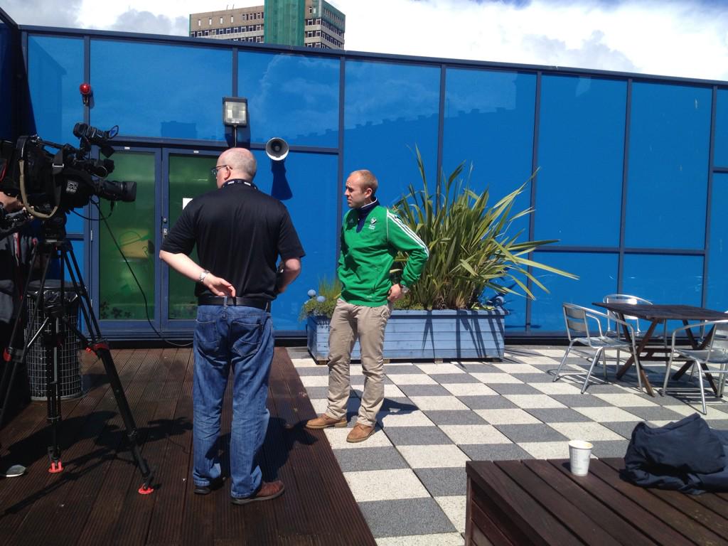 DrewCarlisle19's tweet photo. @Eugenemagee1 Face of @IreMenHockey working with @BBCSPORTNI http://t.co/H4QZZZdqX3